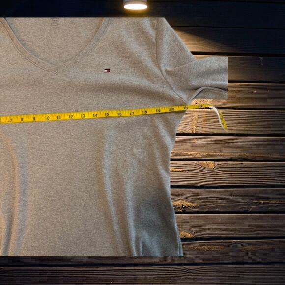 Tommy Hilfiger Gray V-Neck Sweater Women's Size 2X - Classic & Comfortable! - Picture 3 of 6